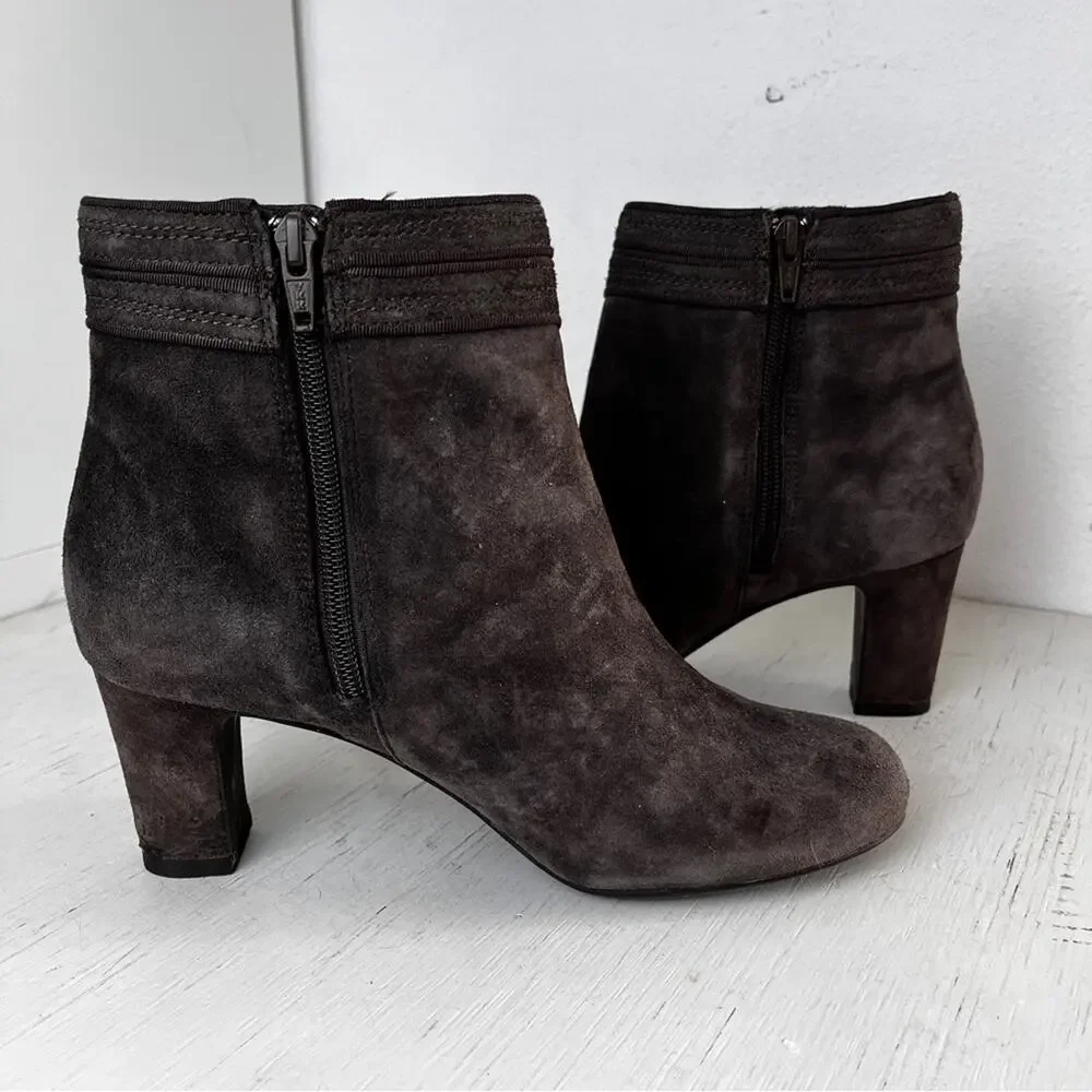Clarks Brown Suede Ankle Boots Block Heel Button detail size 8